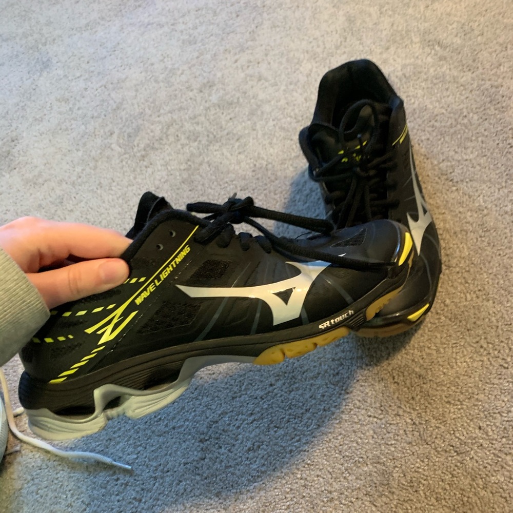 Court Shoes